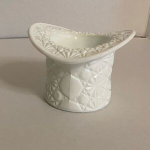 Fenton White Milk Glass Decorative Ceramic Top Hat, perfect